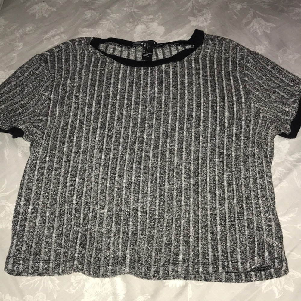 Crop top - Picture 2 of 3